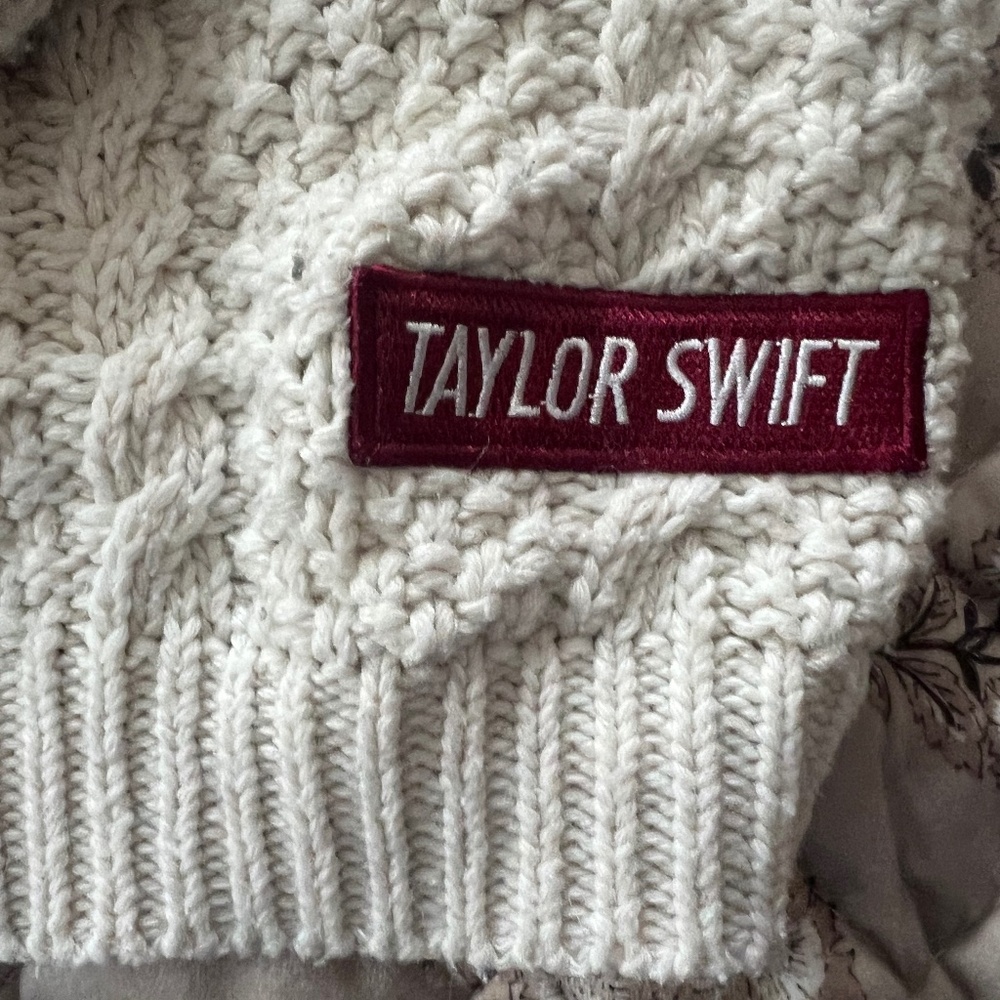 Authentic Taylor Swift Red Cardigan - Picture 3 of 4